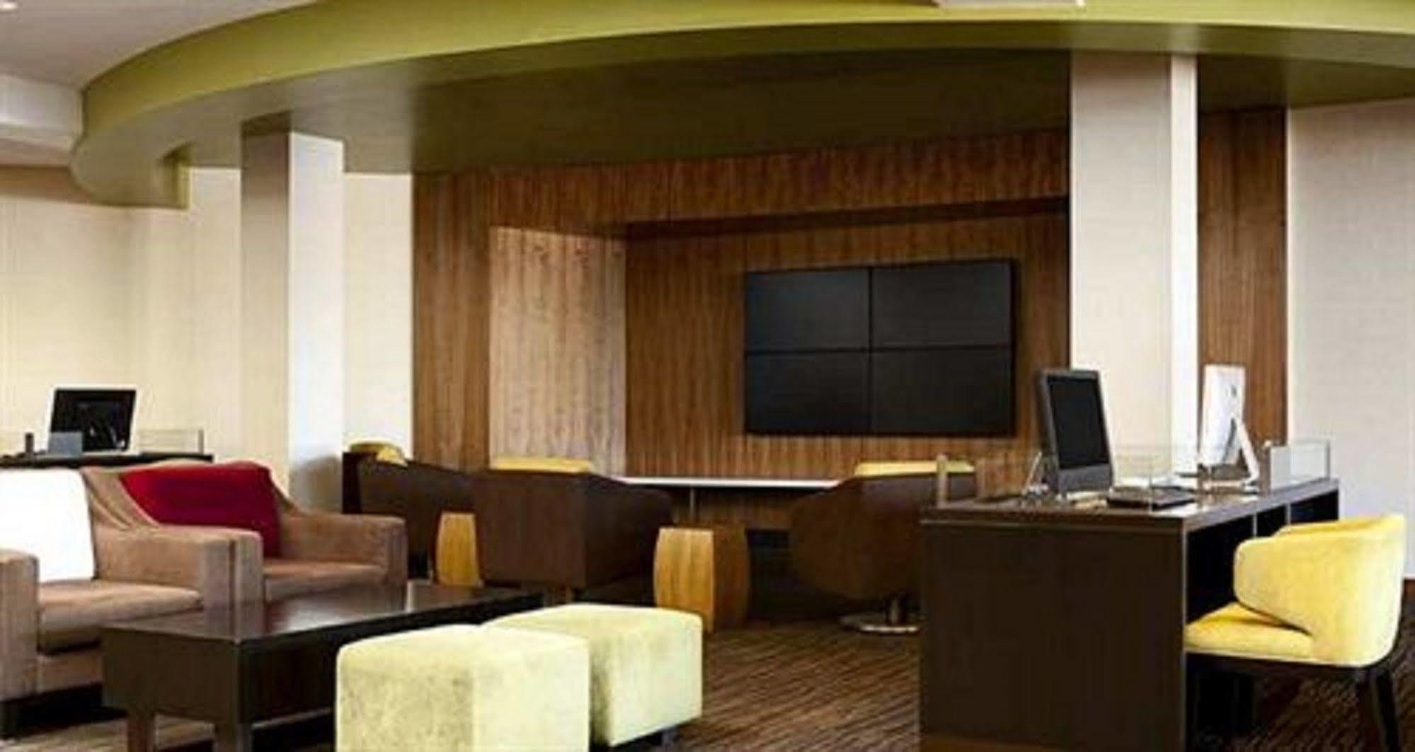 Hilton Westchester Rye Brook Екстериор снимка